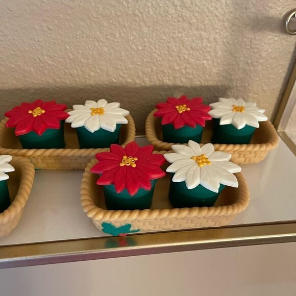 Vintage Avon Poinsettia Salt and Pepper Shakers in Baskets set of 5! - Picture 13 of 14